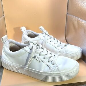 Reef Women’s Leather Sneakers size 8.5